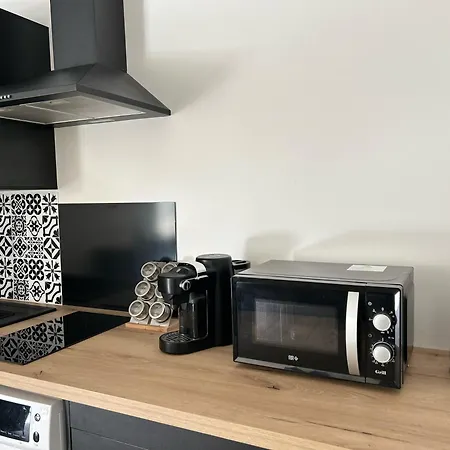 Logement Entier Nîmes Exterior foto