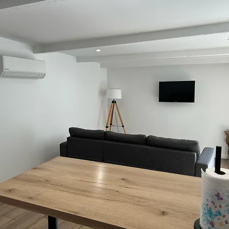 Logement Entier Nîmes Exterior foto